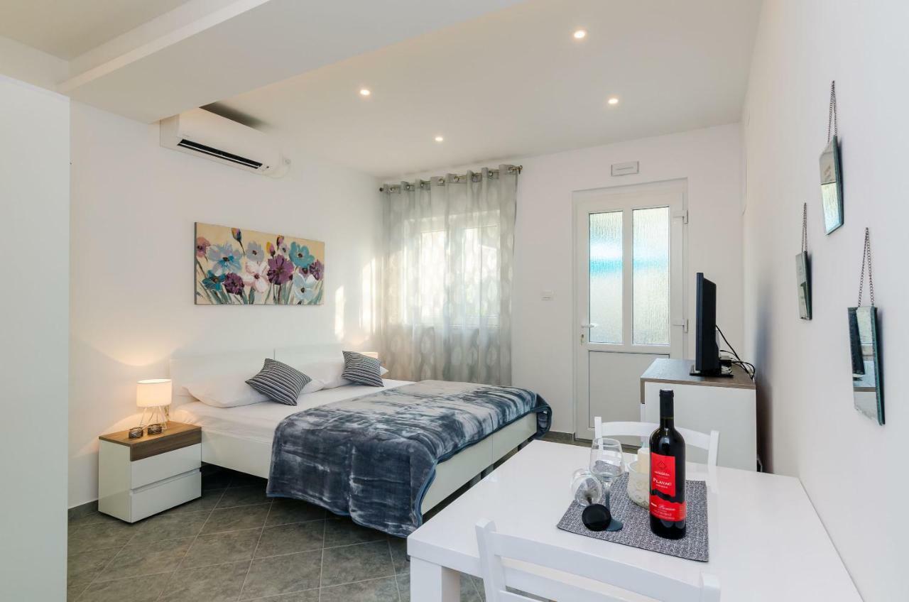 Studio Apartment Terrace