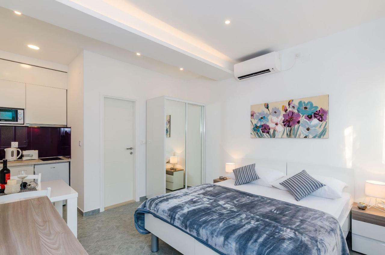 Studio Apartment Terrace