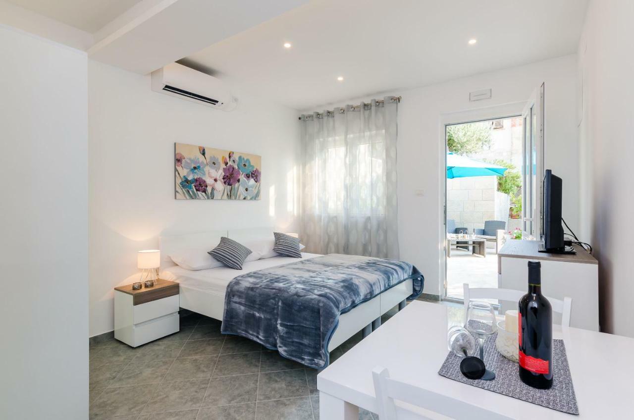 Studio Apartment Terrace