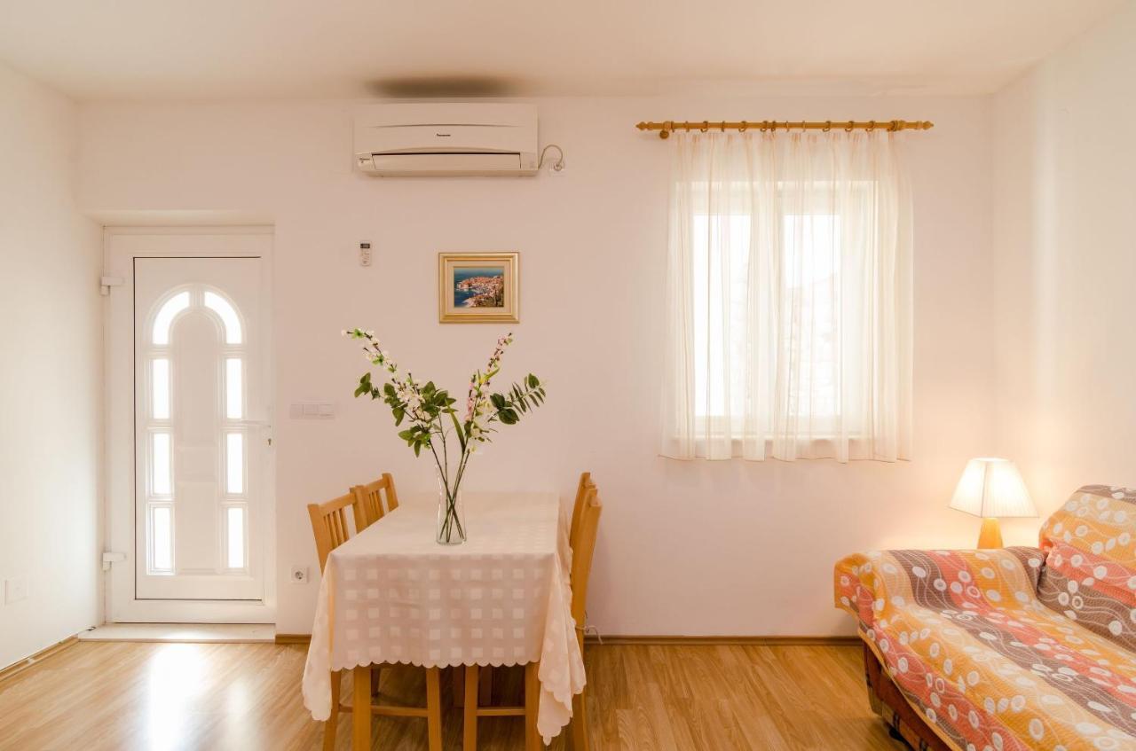 One-Bedroom Apartment Patio