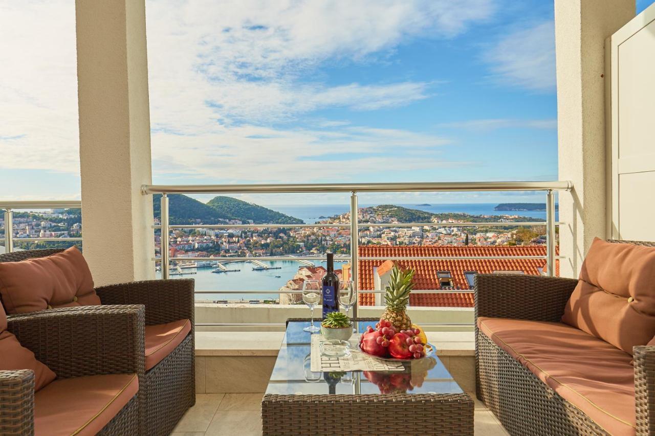 Two-Bedroom Apartment Terrace Sea View
