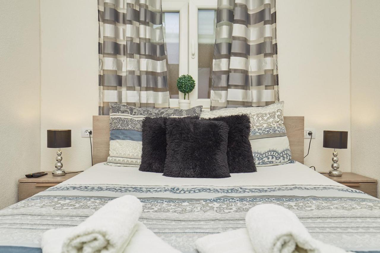 One-Bedroom Apartment Terrace Sea View