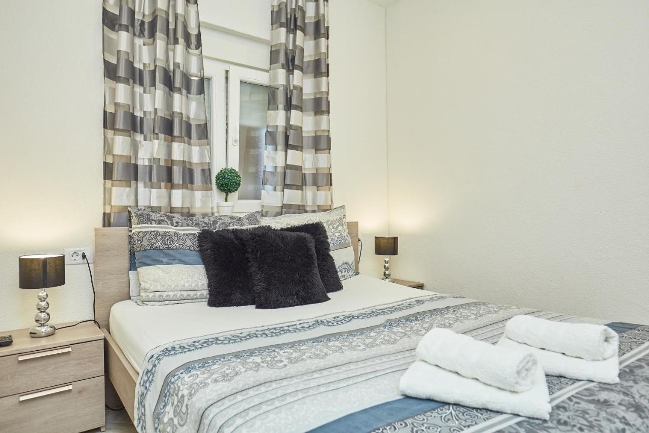 One-Bedroom Apartment Terrace Sea View