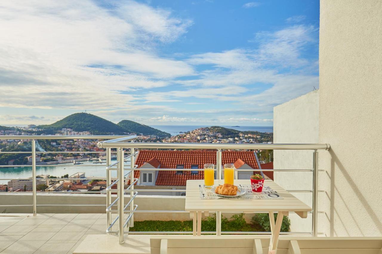 One-Bedroom Apartment Terrace Sea View