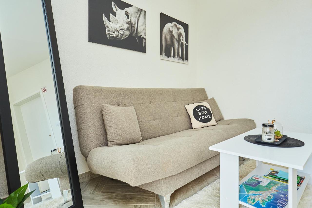One-Bedroom Apartment Terrace Sea View