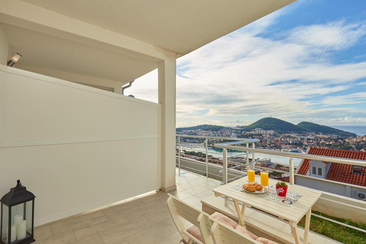 One-Bedroom Apartment Terrace Sea View