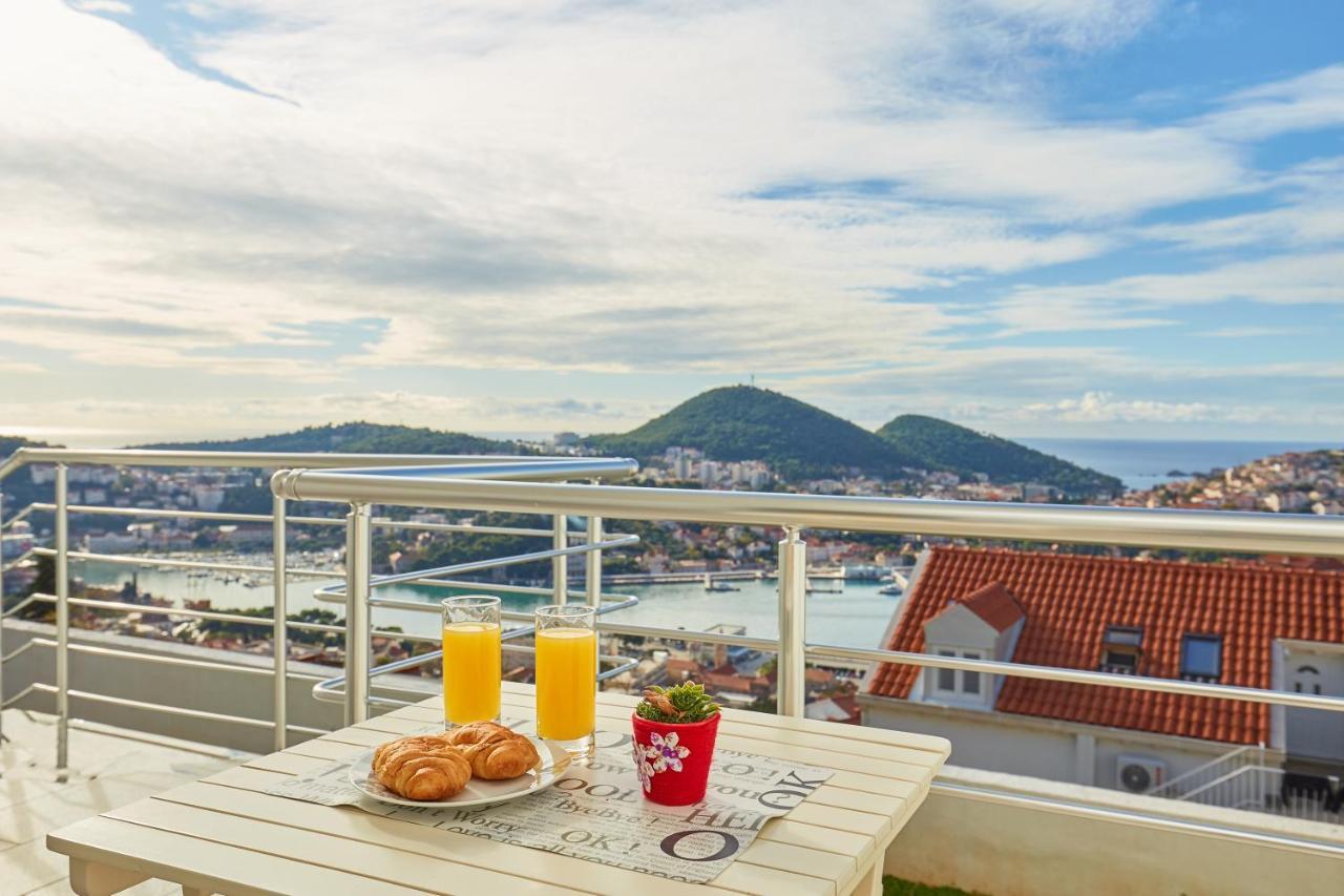 One-Bedroom Apartment Terrace Sea View