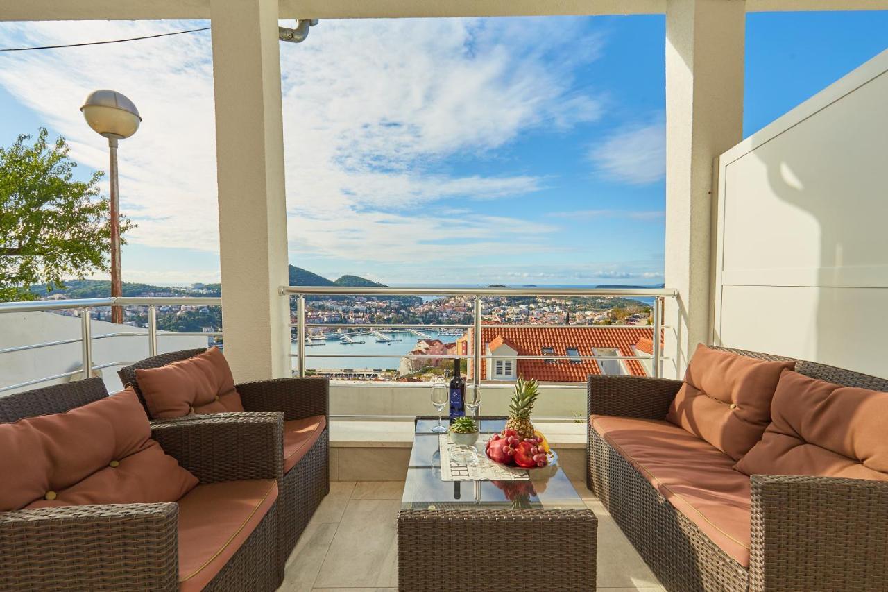 Two-Bedroom Apartment Terrace Sea View