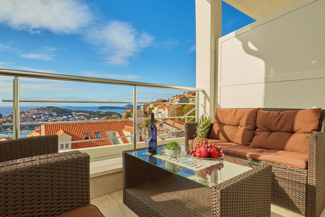 Two-Bedroom Apartment Terrace Sea View