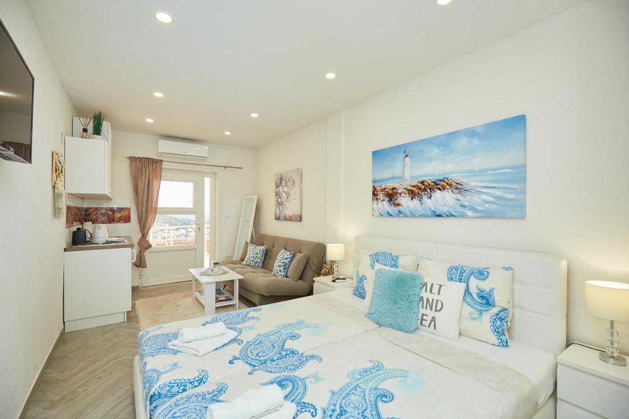 Studio Apartment Terrace Sea View