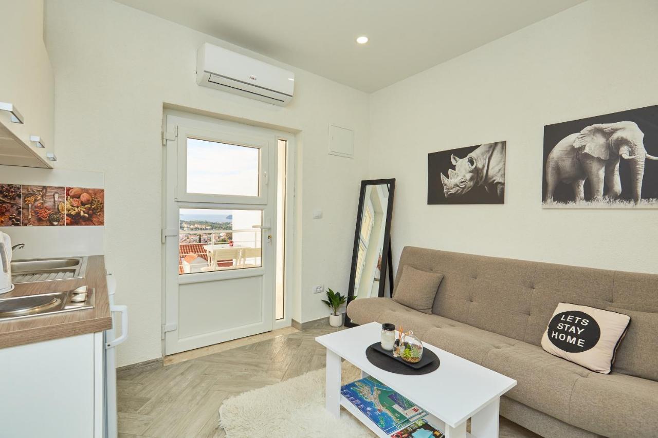 One-Bedroom Apartment Terrace Sea View
