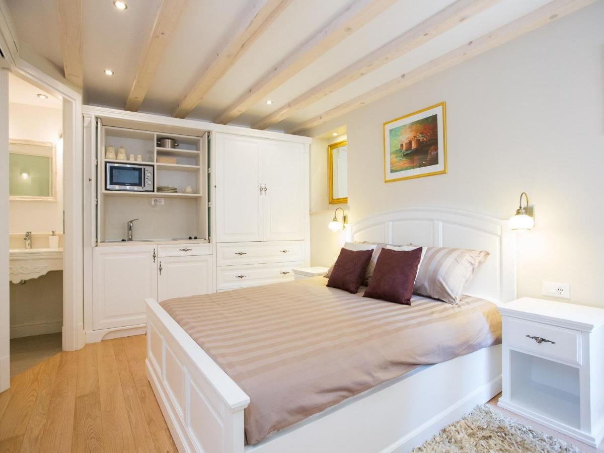 Deluxe Studio First Floor