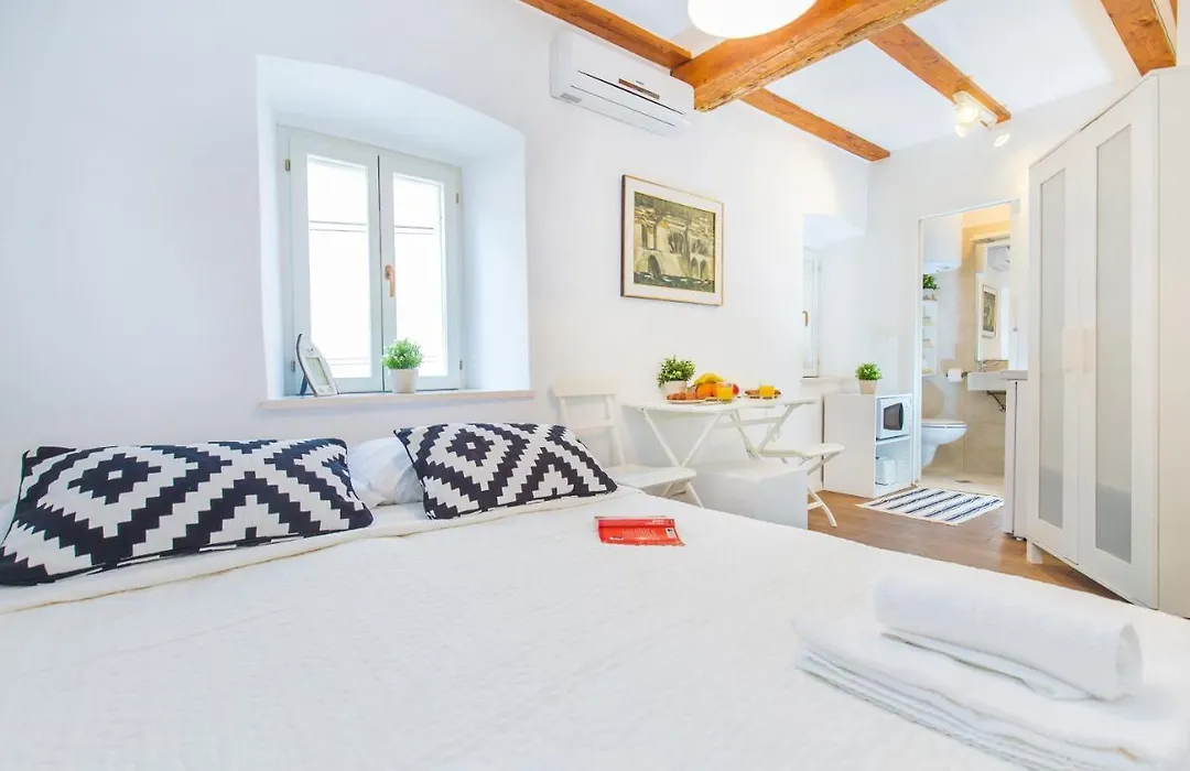 City Walls Studio Apartments By Irundo-1