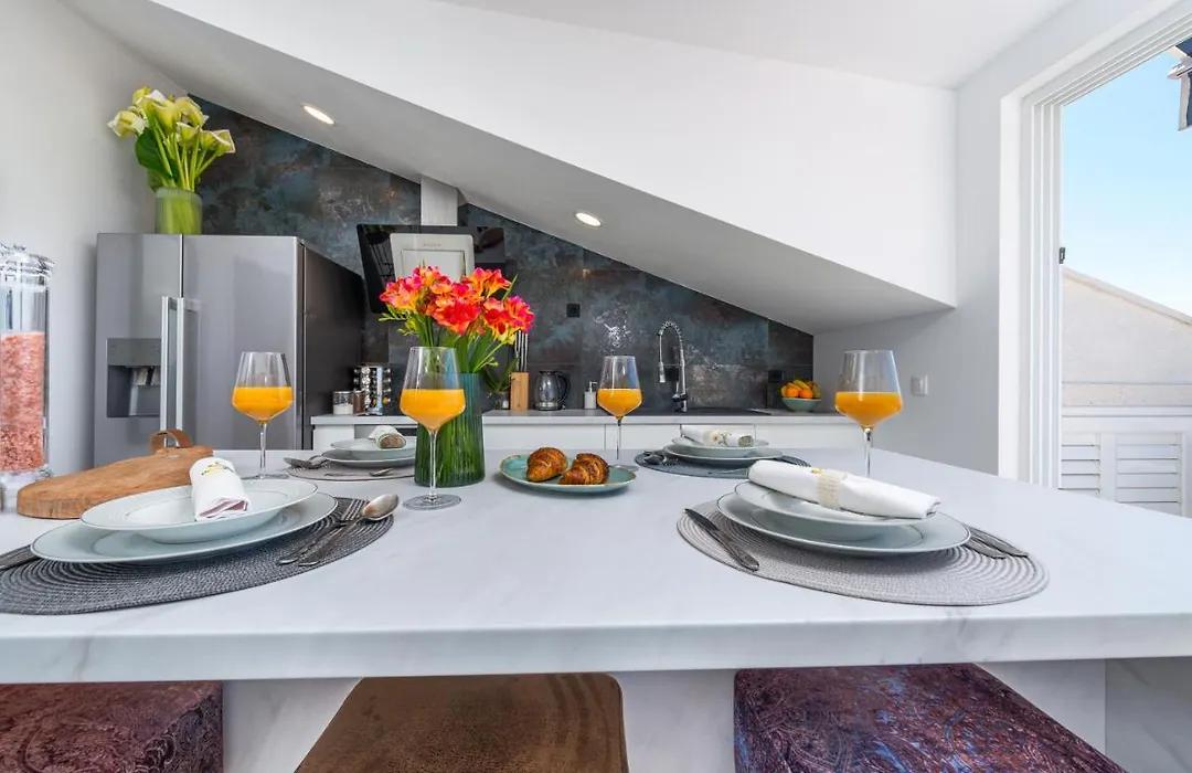 Guest House Allineeddubrovnik Choose Between Double Room Or Penthouse Or Studio Apartments Free Parking-1
