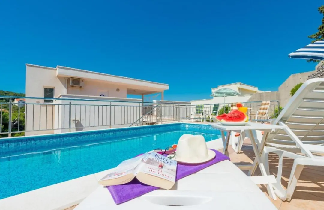 Villa Borna Apartments With Free Parking-1