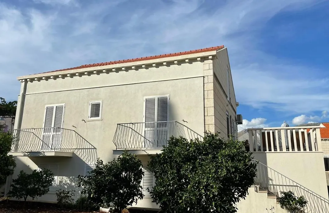 Aida Apartments And Rooms For Couples And Families Free Parking-1