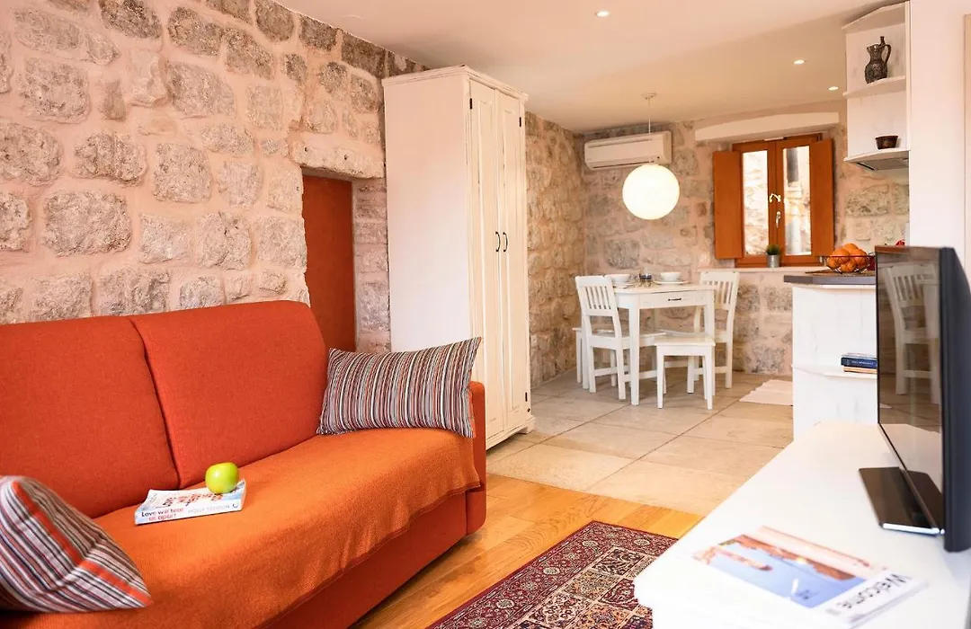 Imperia - Chic! Place With Balcony, Self Check In 0-24H & Free Luggage Storage-1