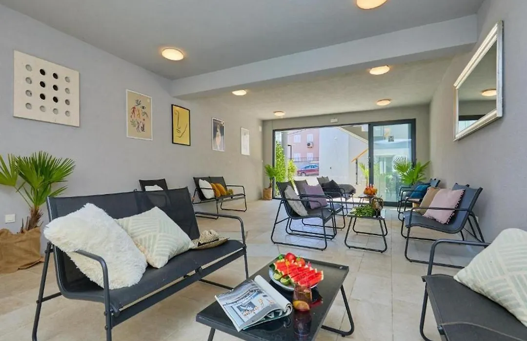 Palm Tree Apartments-1