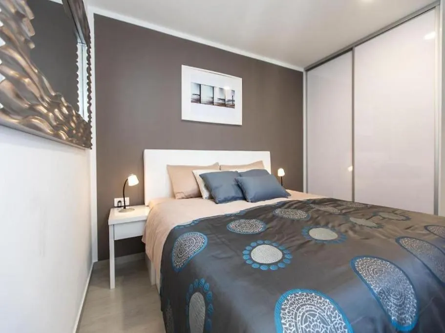 Bleu Villa - Three Bedroom Villa With Balcony And City View-1