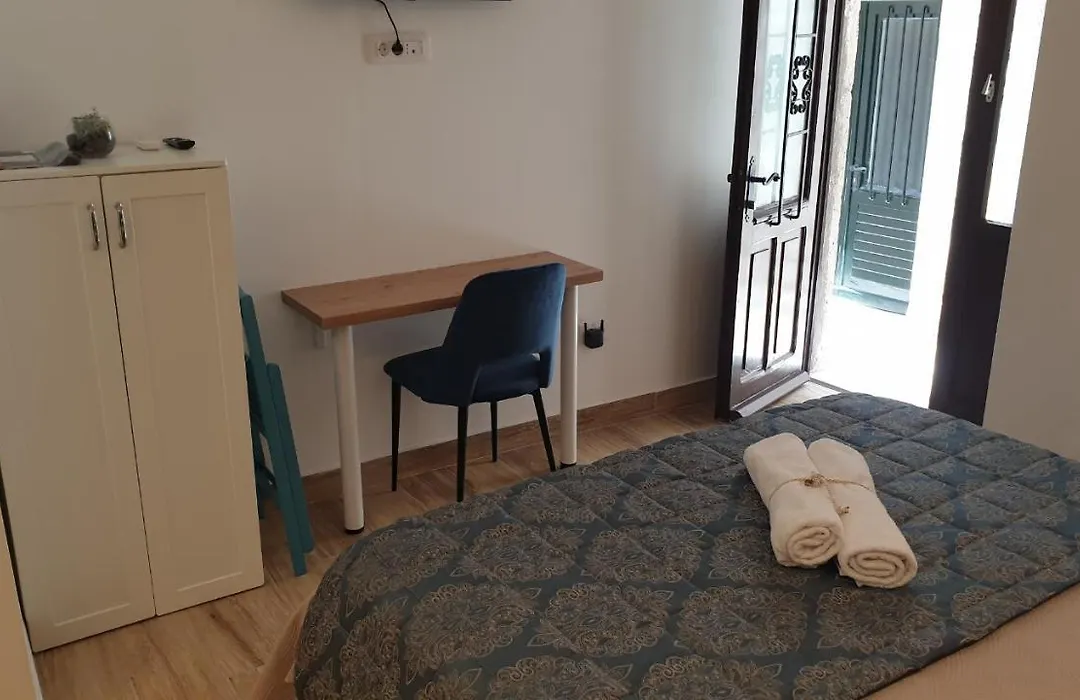 Placeta Apartments & Rooms-1