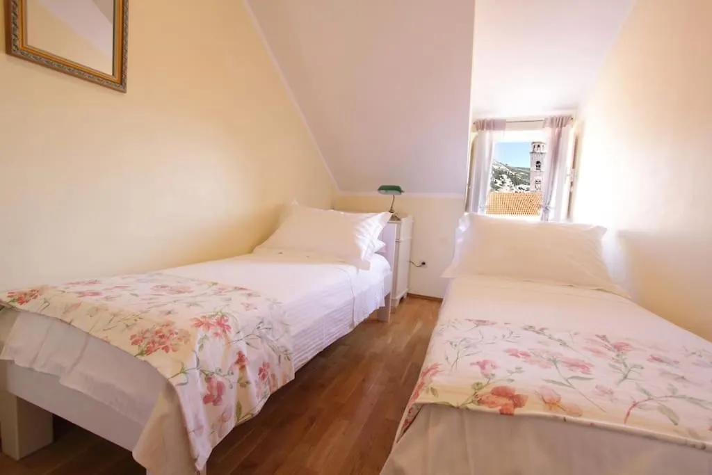 Apartment Kovac Old Town 2-1