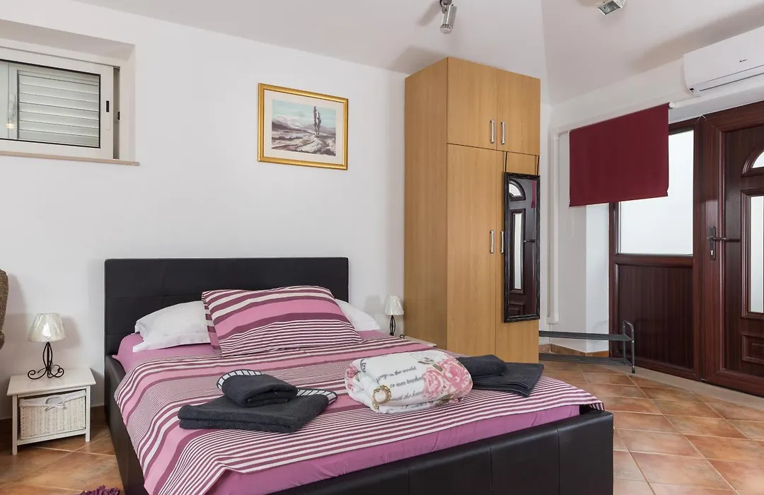 Apartments Dia-1