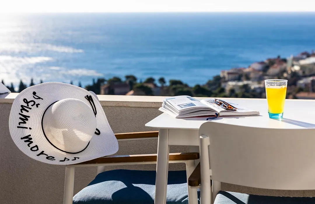 Breathtaking Sea View Apartment Near The Old City-1