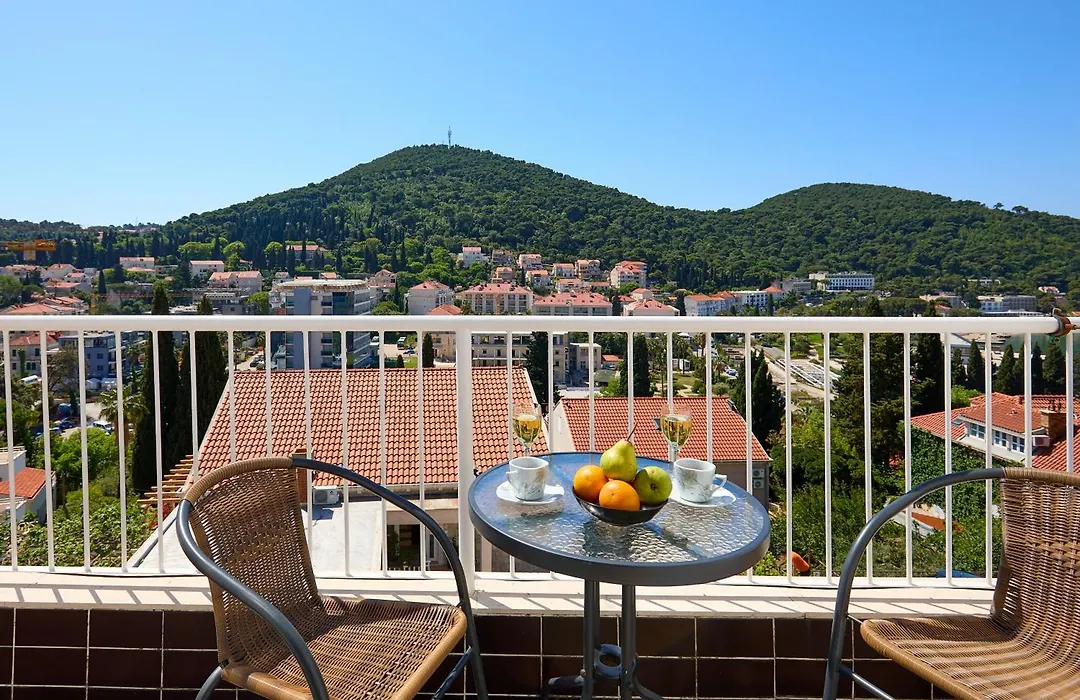 Kablar'S Sunny Suites-1