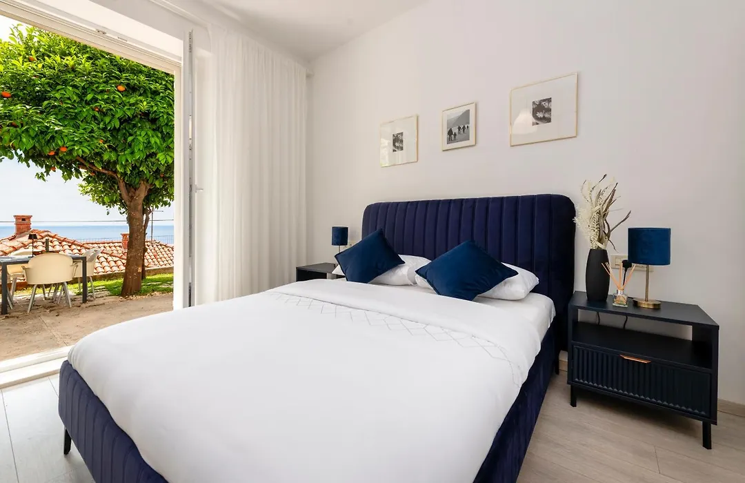 Chill Out - Old Town & Seaview Apartments-1