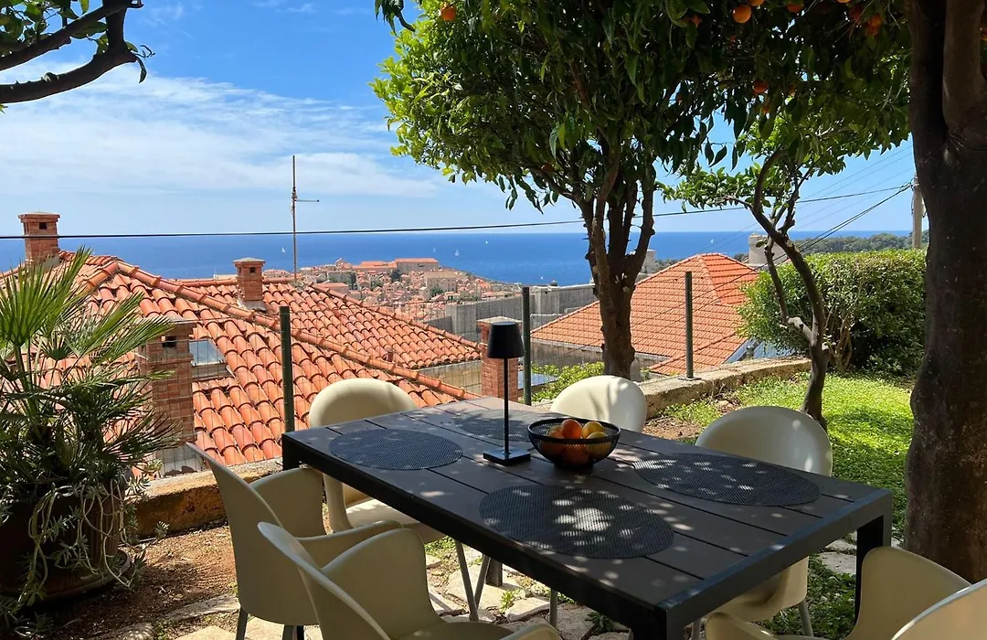 Chill Out - Old Town & Seaview Apartments-1