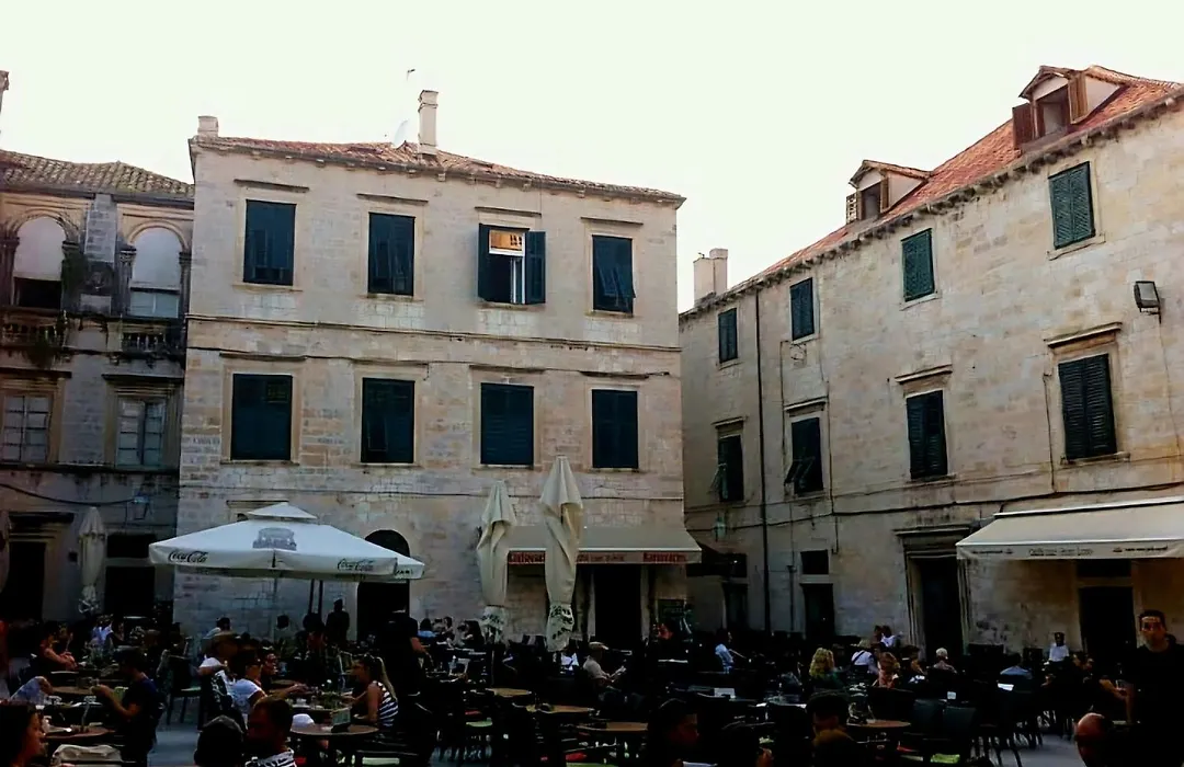 Studio Square-1