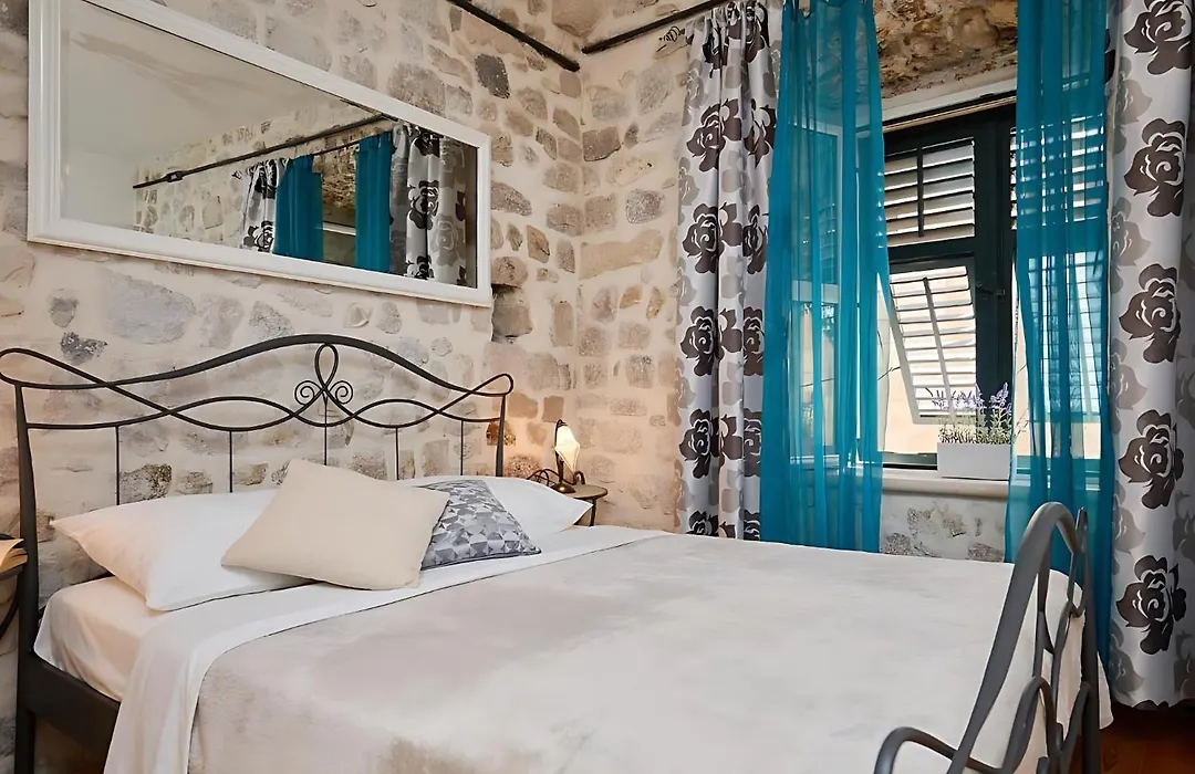 Festa Apartments & Rooms-1