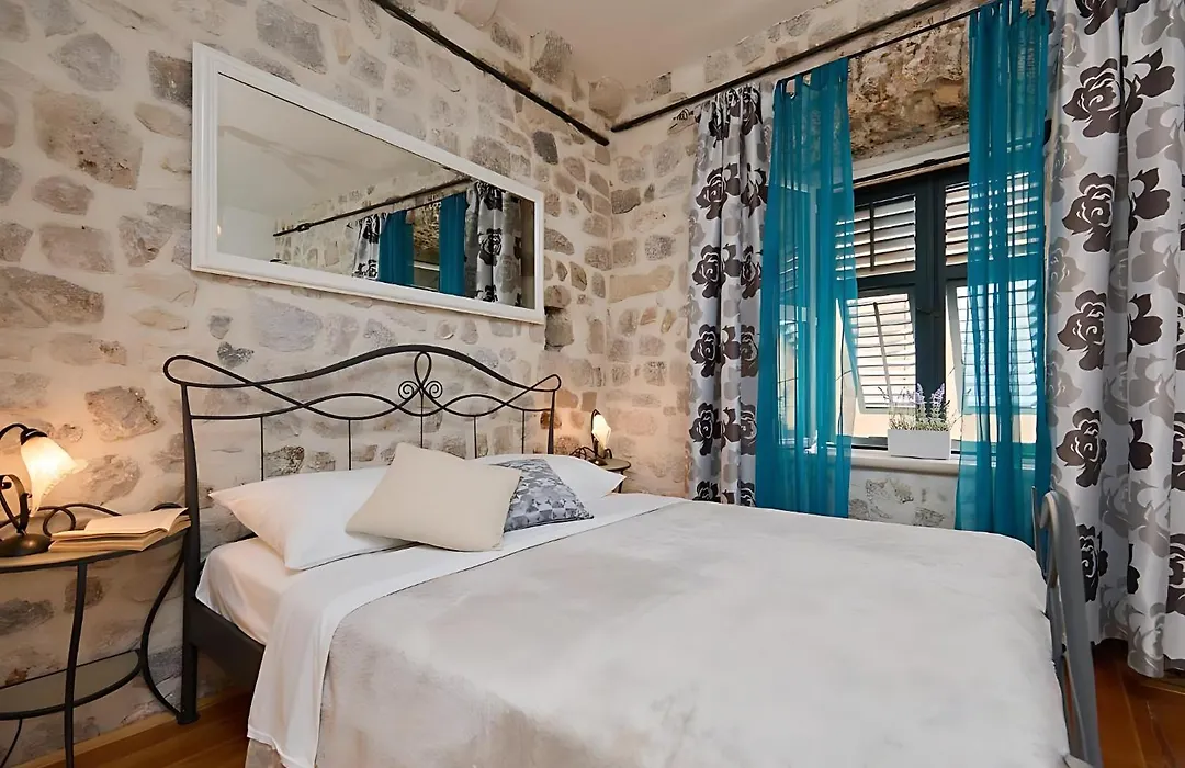 Festa Apartments & Rooms-1