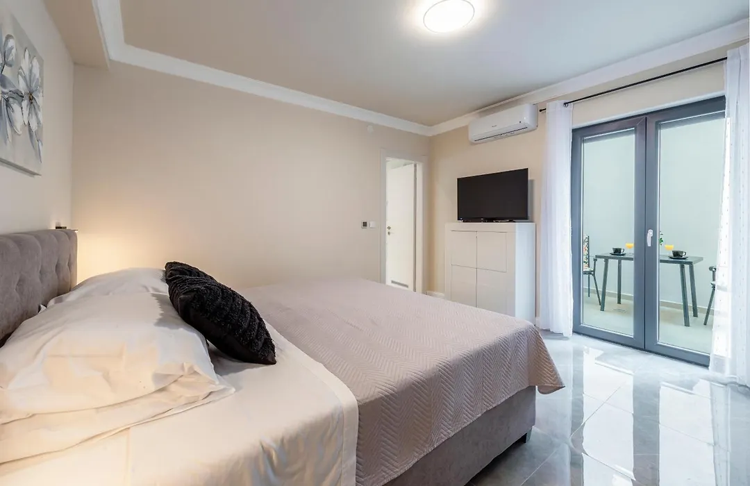 Apartment Makris No 2-1