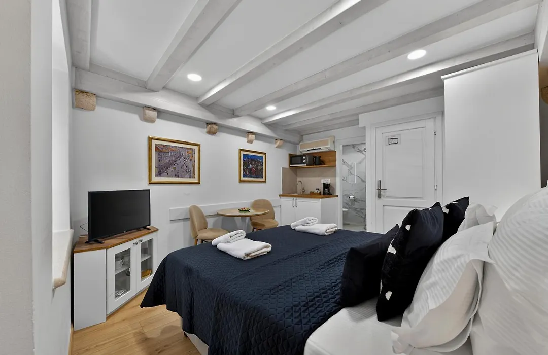 Solis Rooms Old Town-1