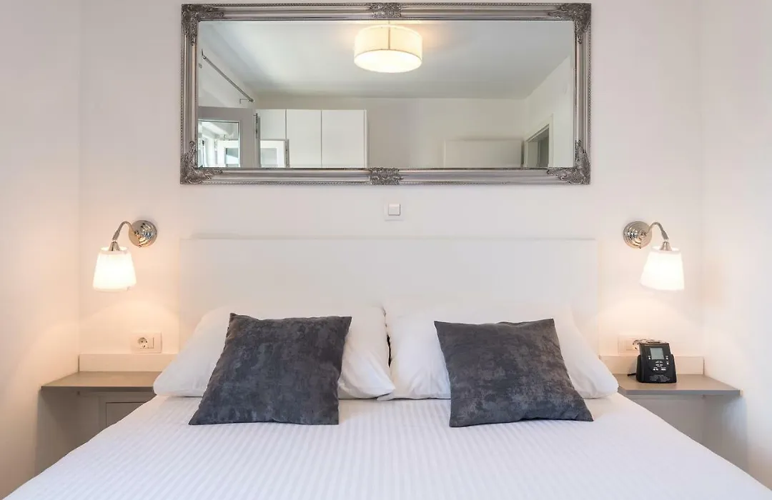 S & V Deluxe Apartments-1