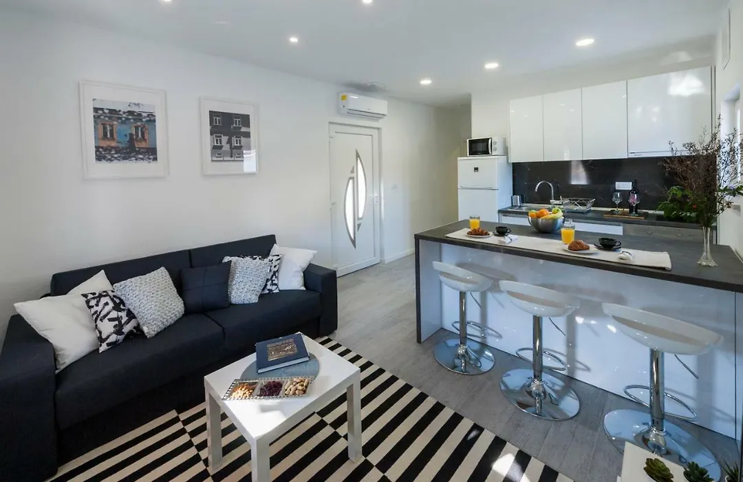 Ips Apartment With Free Parking-1
