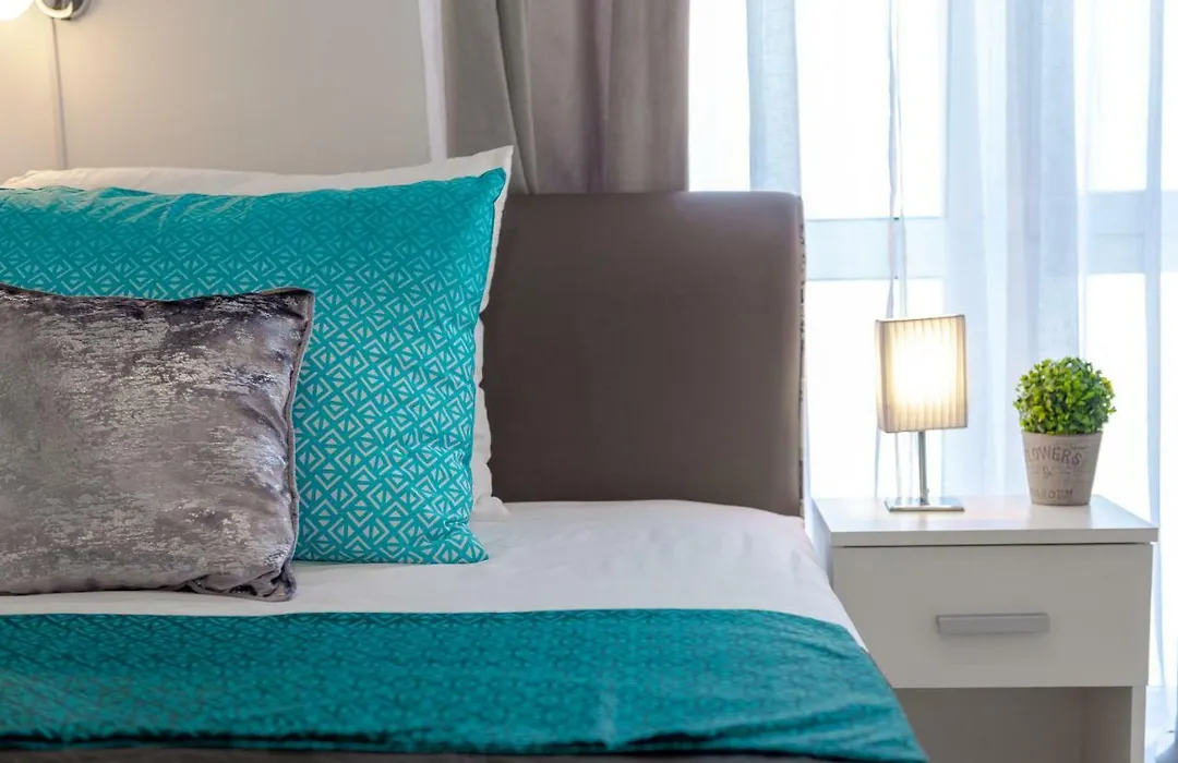 Studio Apartment & Room Ten - Free Parking-1