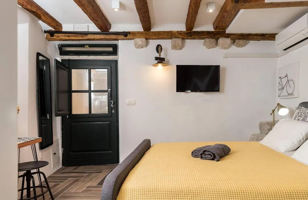 Private Accommodion Linda Studio-1