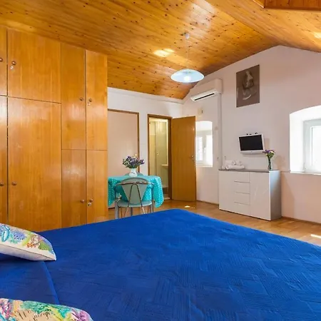 Apartments Peppino - Old Town-3