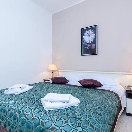 Apartments Nicol-3
