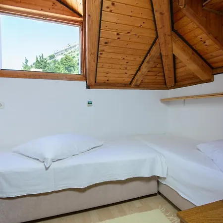 2-Bed Apt Sleeps 4 With Sea View 5 Min To Beach-2