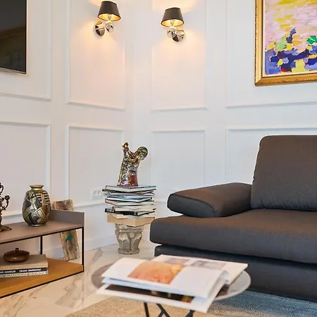 New & Luxury 5* With Breathtaking View- Kiki Lu Apartment-3
