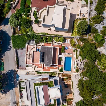 Villa Borna Apartments With Free Parking-3