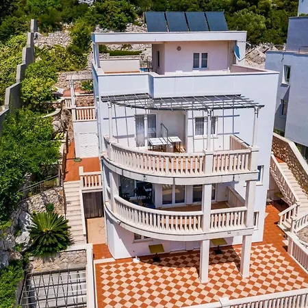 Villa Borna Apartments With Free Parking-2