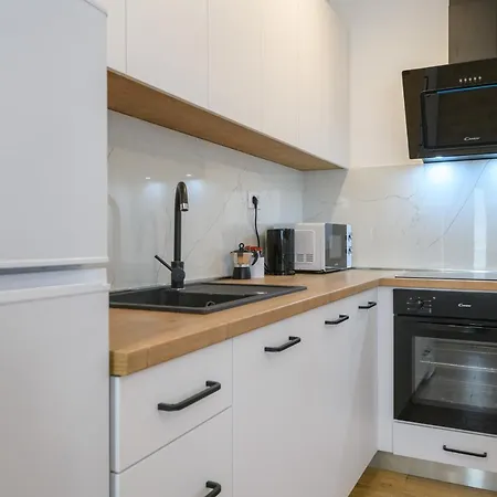 Emaro Select " 2 Rooms & 2 Baths "-3
