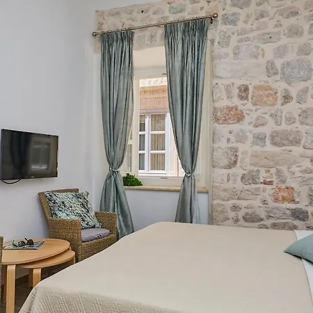 Room Eddie-2
