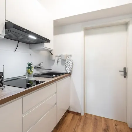 Apartment Near Old Town With Free Parking-3