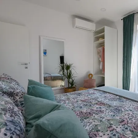 Sunny Getaway Apartments-3