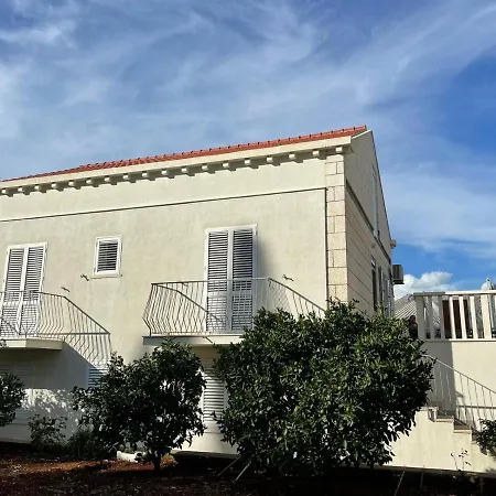 Aida Apartments And Rooms For Couples And Families Free Parking-3